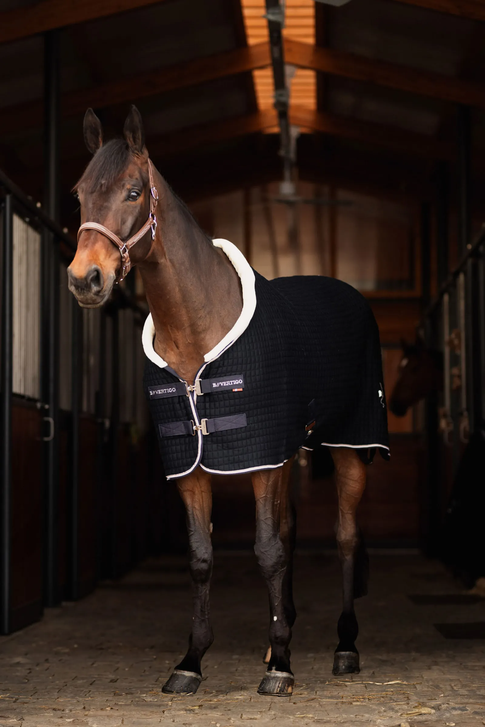 Online B Vertigo Dylan thermodekken med krage i fuskepels Ulldekken Og Svettedekken