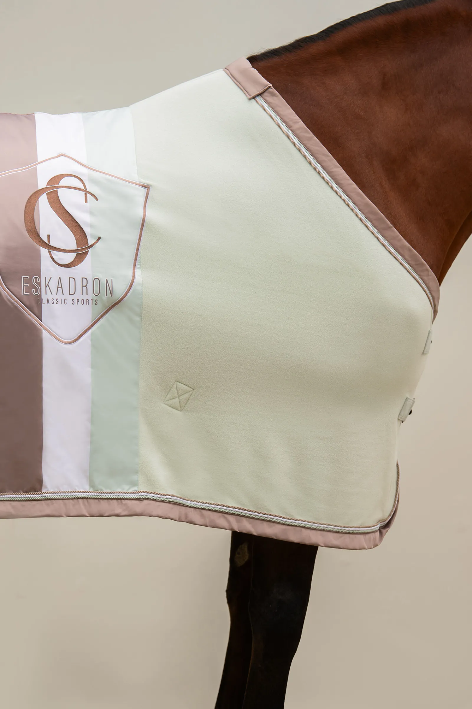 Clearance Classic Sports svettedekken Fleece Stripe SS24 Ulldekken Og Svettedekken