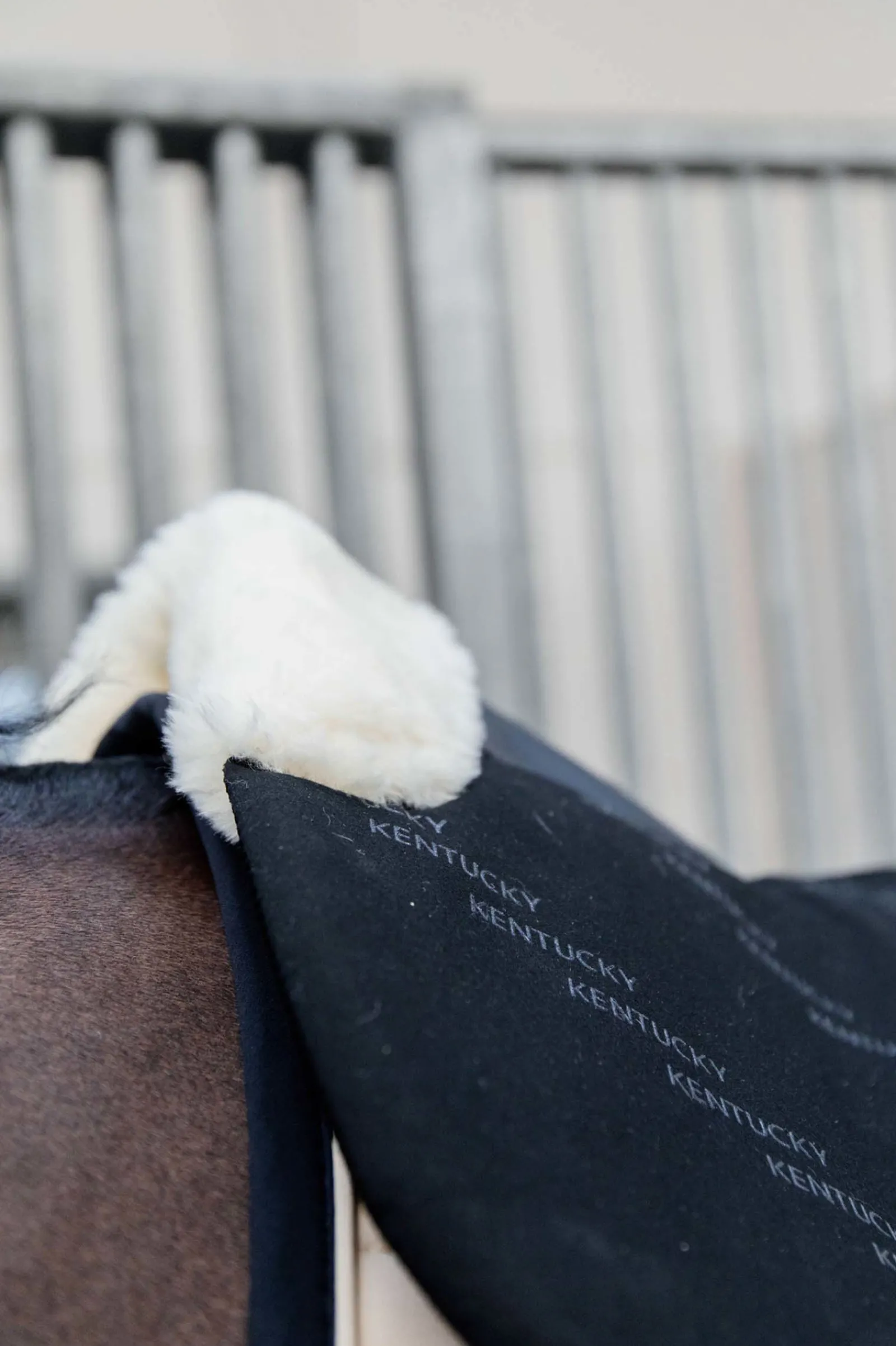 Clearance Horsewear Impact Equalizer halvpad med saueskinn Salpad